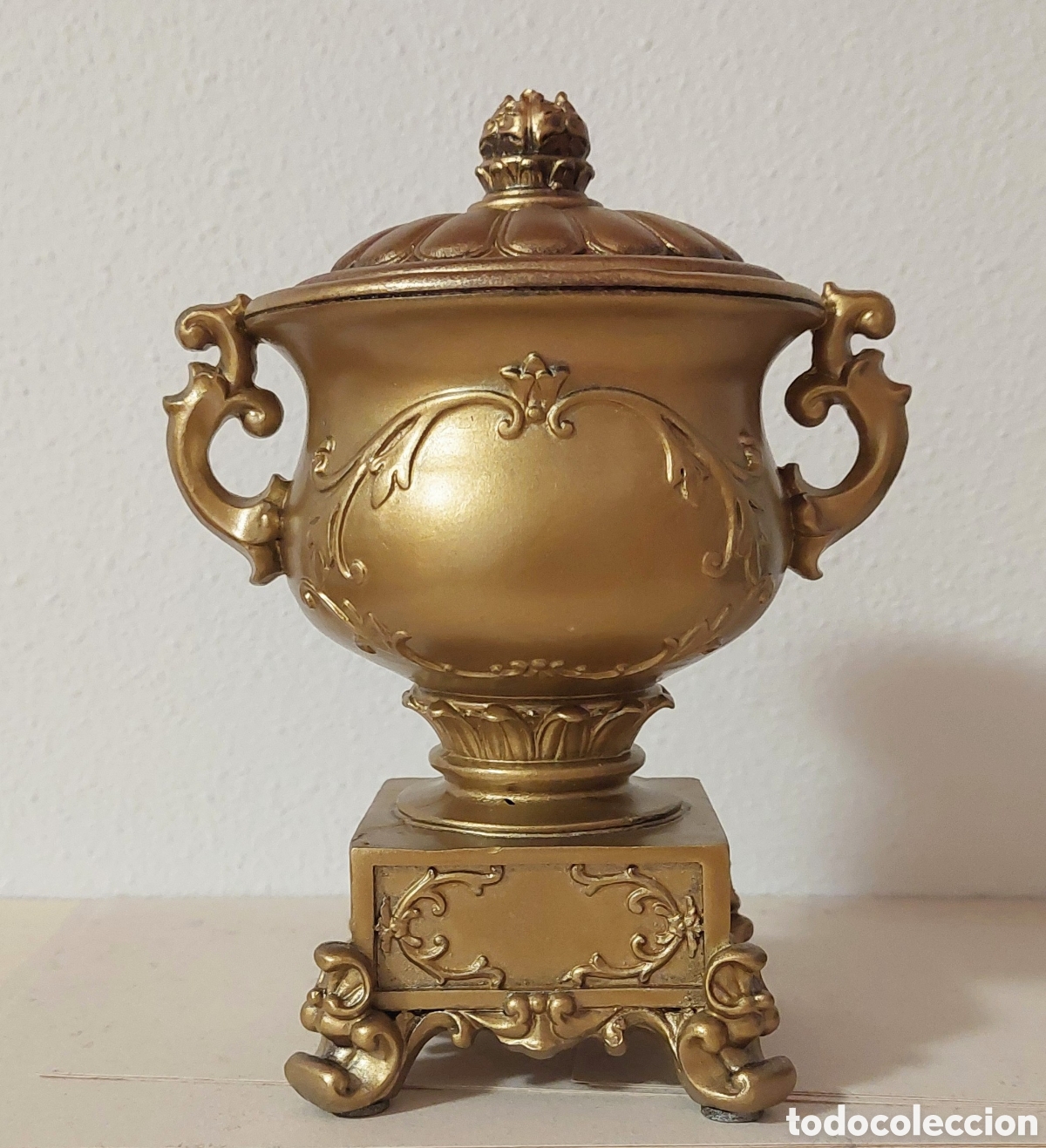 Arte: &Aacute;nfora joyero decorativa en resina dorada