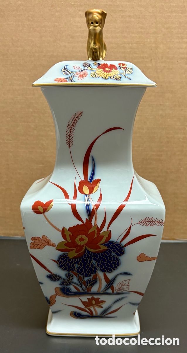 Otros Objetos de Arte: Jarr&oacute;n de porcelana Vista Alegre Portugal