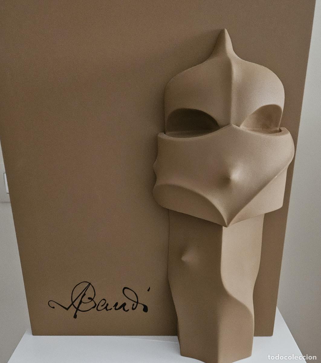 Otros objetos de arte: Gaudi en primer plano - Foto 1
