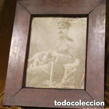 Otros Objetos de Arte: Fotograf&iacute;a de oficial americano, Filipinas, 1899 - 1900 enmarcado en teka,