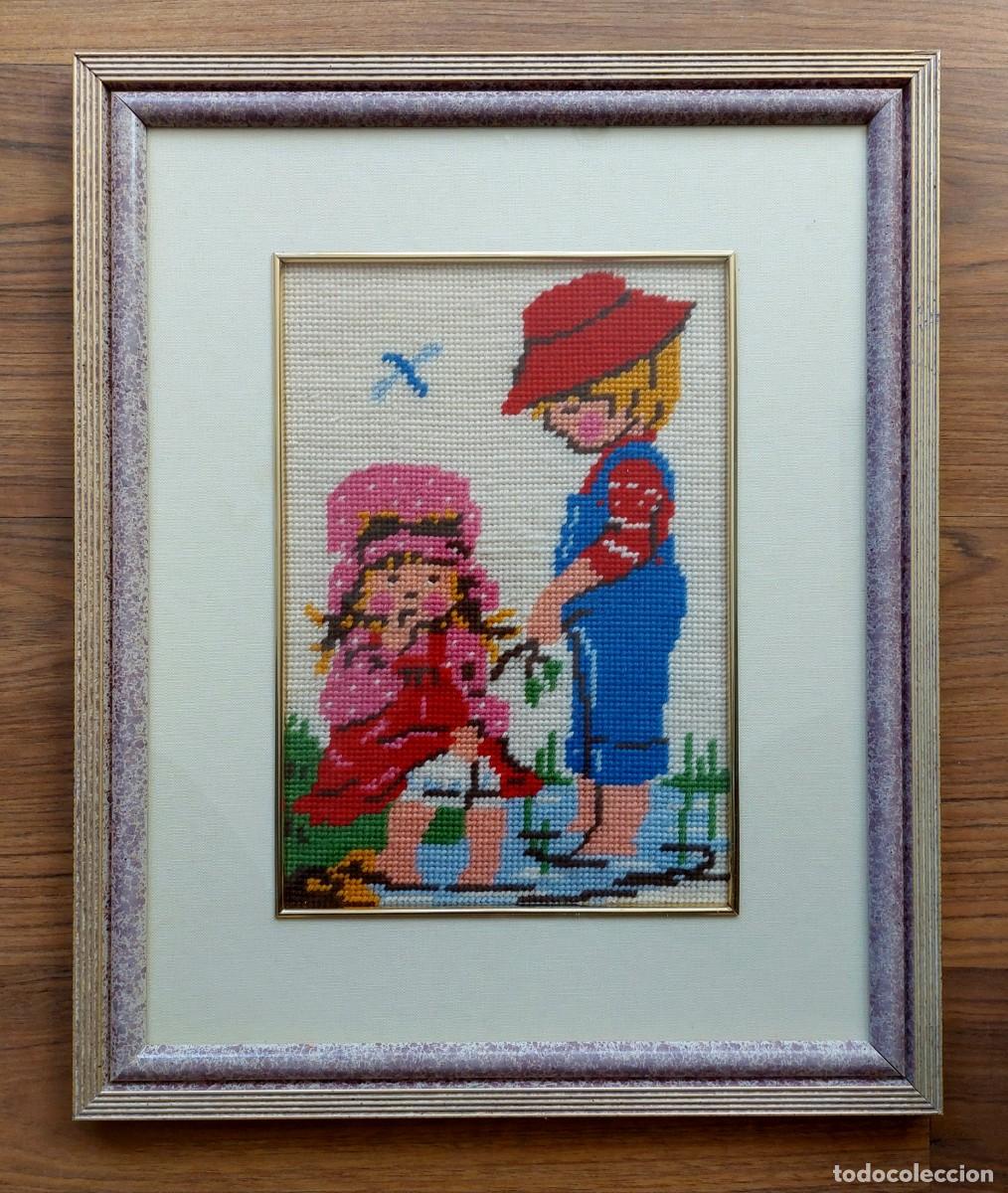Otros Objetos de Arte: CUADRO BORDADO A MANO MOTIVO INFANTIL