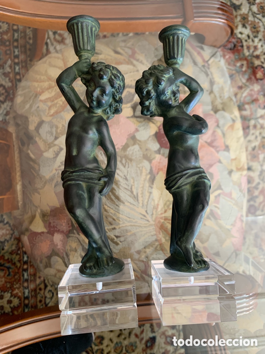 Otros Objetos de Arte: Pareja Candelabros Figuras Cl&aacute;sicas Estilo Bronce
