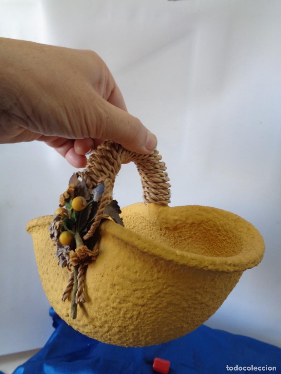 Otros Objetos de Arte: &iexcl;&iexcl; CESTA: (Terracota.) ARTESANIA. FLORES SECAS Y RATAN. MUY ORIGINAL-DECORACION. !! C-33