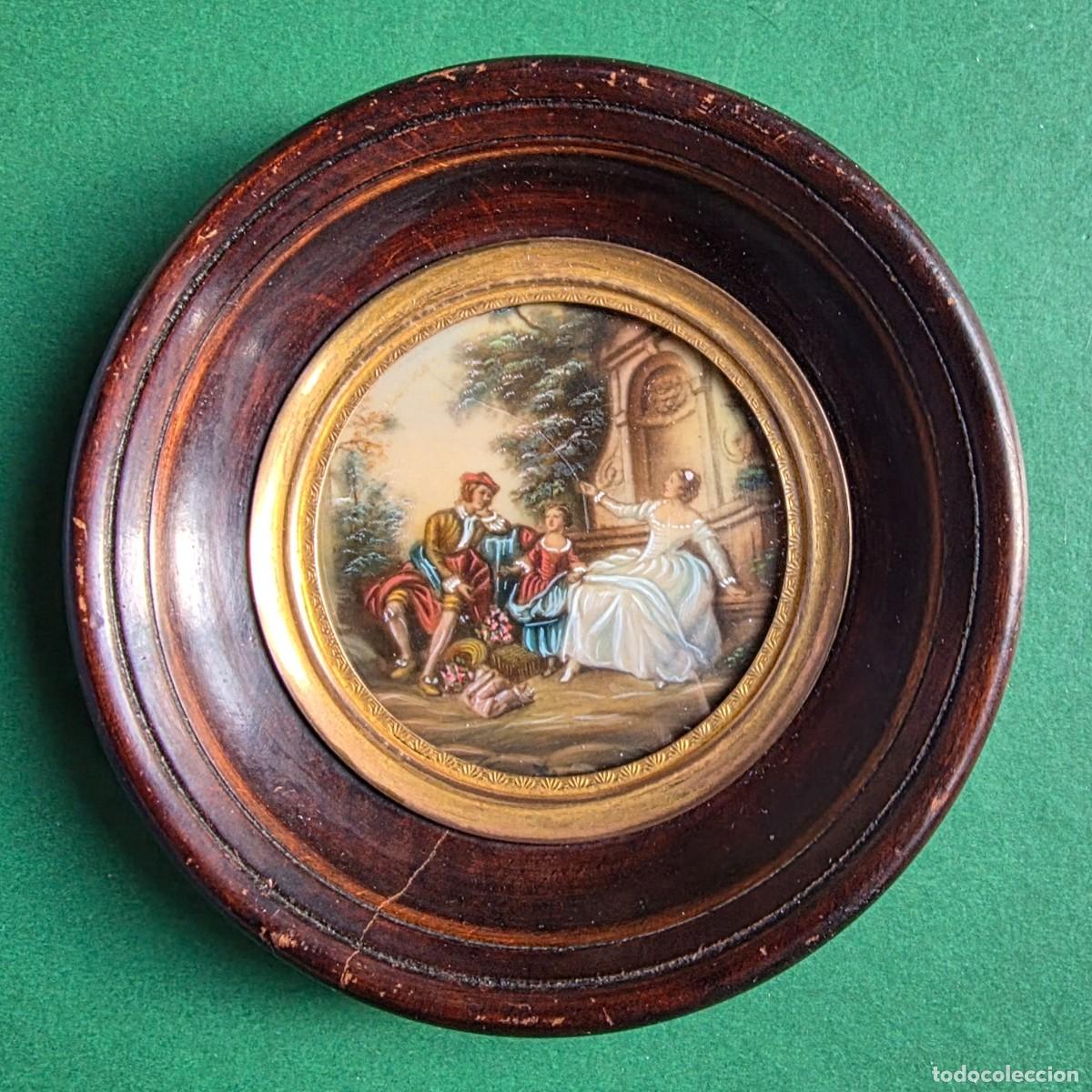 Otros Objetos de Arte: MINIATURA PINTADA A MANO ENMARCADA EN MADERA &ndash; ESCENA GALANTE ROM&Aacute;NTICA