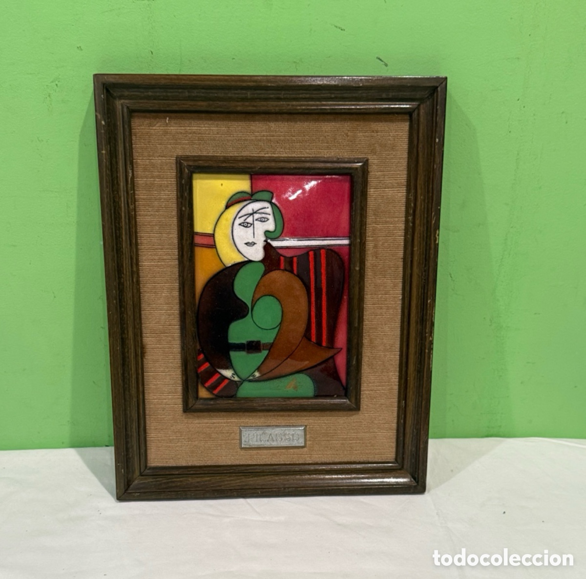 Otros Objetos de Arte: Esmalte sobre bronce reproducci&oacute;n Pablo Picasso &ldquo;Sentado en un sill&oacute;n rojo&rdquo; enmarcado