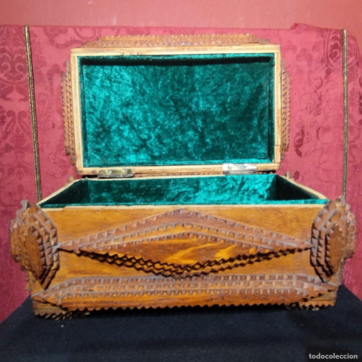 Otros Objetos de Arte: CAJA MADERA TRAMP ART ARTE VAGABUNDO - 28 X 18 X 14 CM ALTO -
