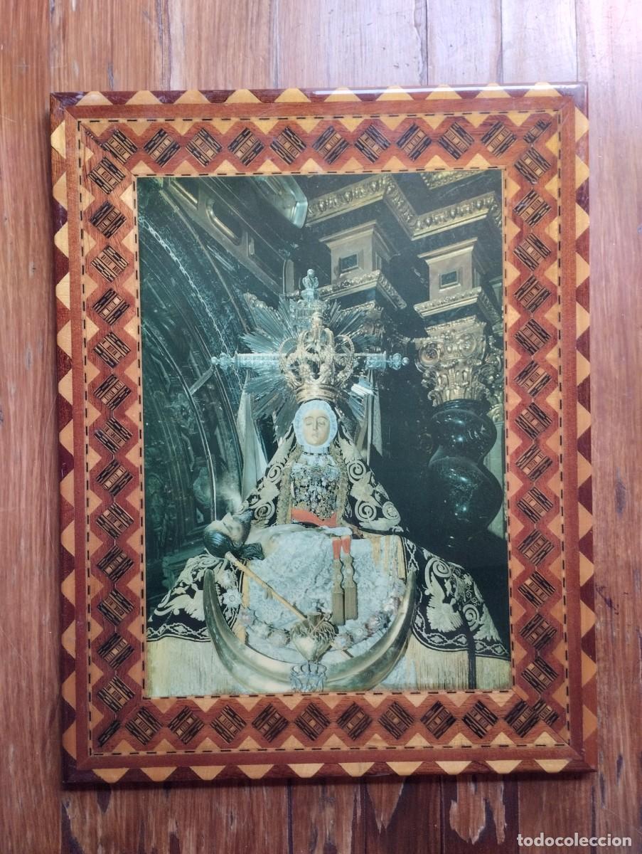 Art: Cuadro imagen de Virgen de las Angustias de Granada con enmarcado en imitaci&oacute;n de taracea