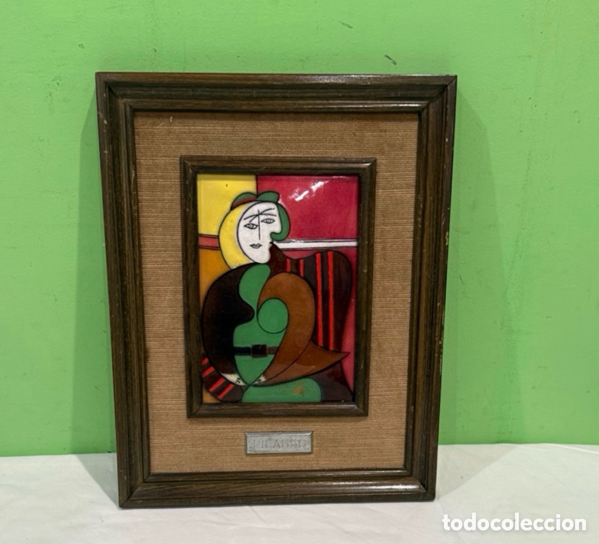 Otros Objetos de Arte: Esmalte sobre bronce reproducci&oacute;n Pablo Picasso &rdquo;Sentado en un sill&oacute;n rojo&rdquo; enmarcado