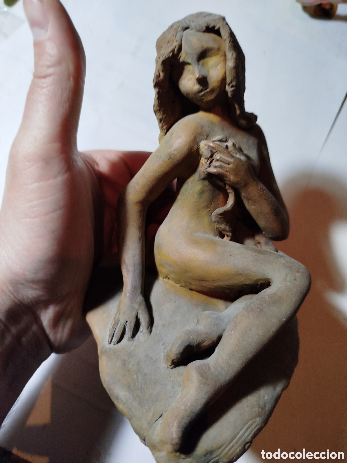 Otros Objetos de Arte: Bonita figura de cer&aacute;mica firmada