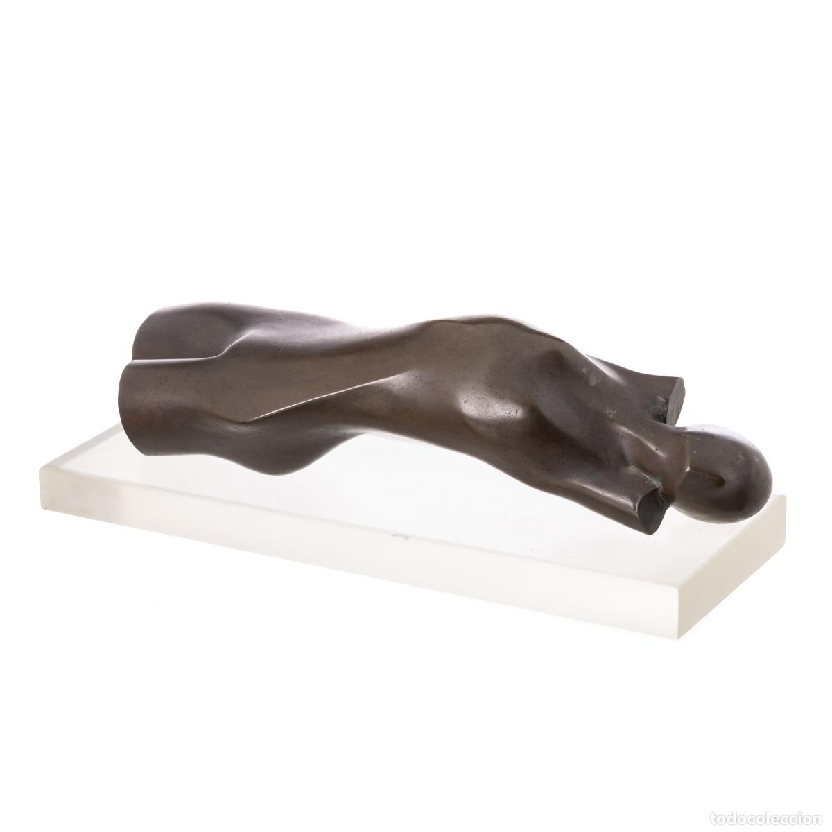 Otros Objetos de Arte: Escultura - Figura femenina (firmada)