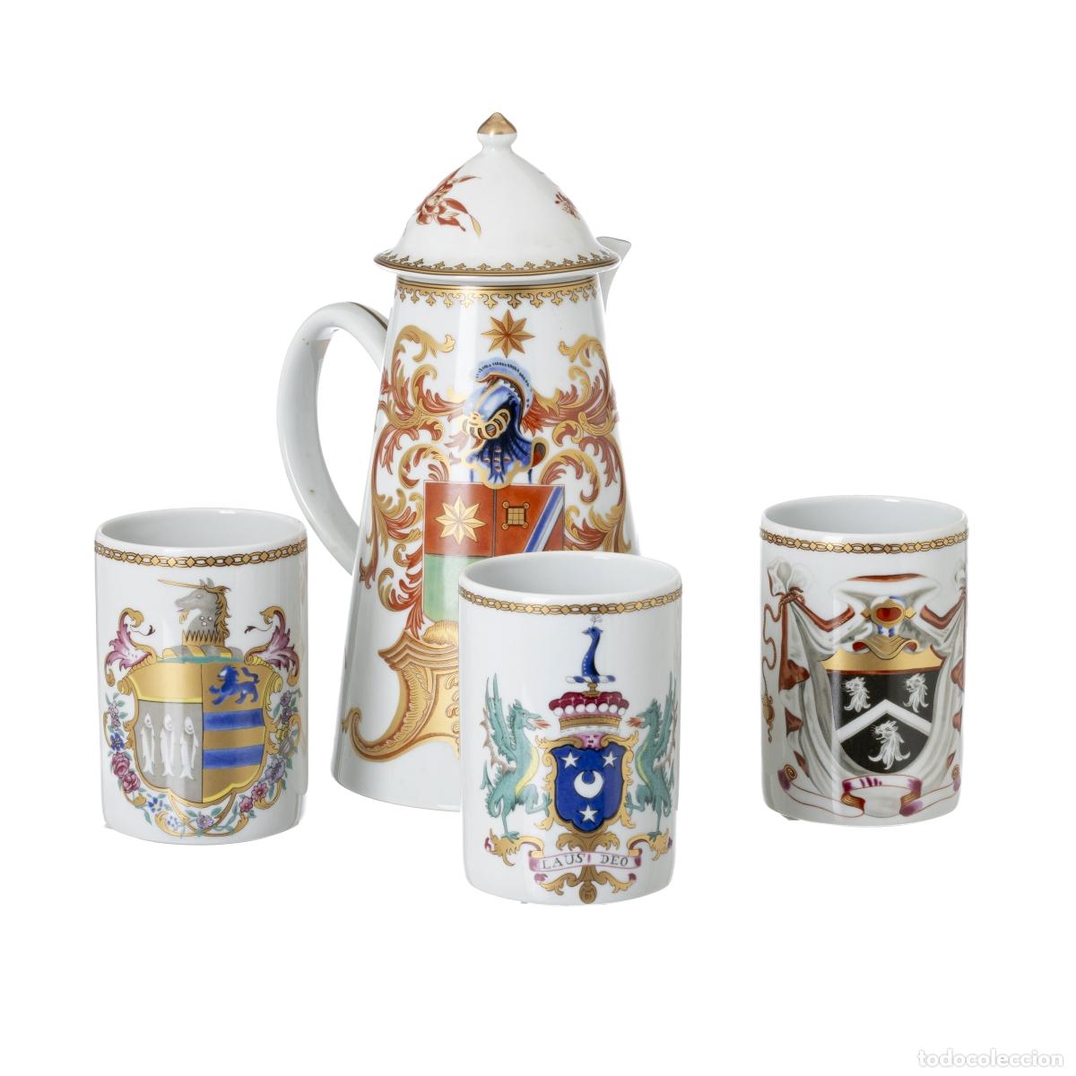 Andere Kunstgegenst&auml;nde: Porcelana - Cafetera y tres tazas estampadas - Vista Alegre Mottahedeh