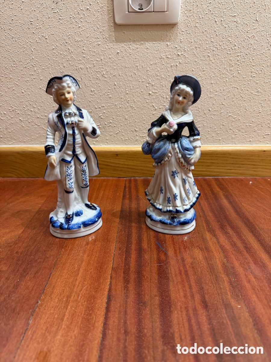 Otros Objetos de Arte: Pareja de figuras de porcelana vintage estilo rococ&oacute;