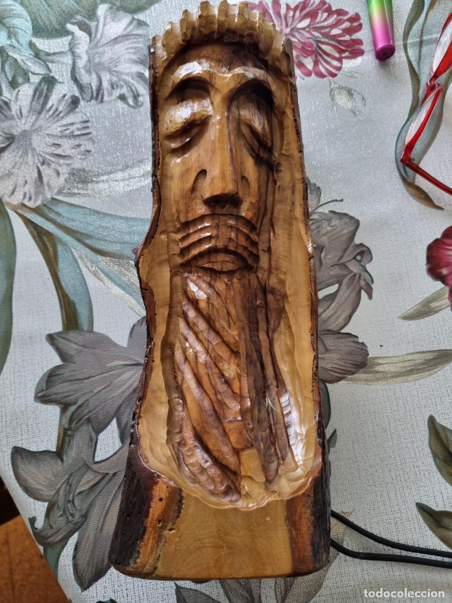 Otros Objetos de Arte: Talla en madera de olivo de un Cristo Gotico