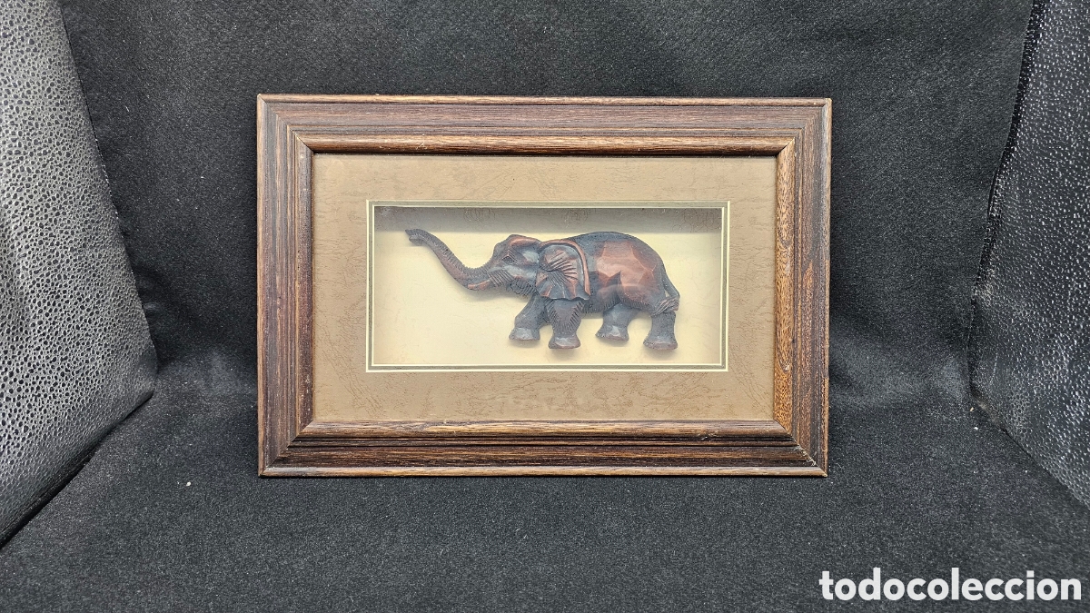 Other art objects: Cuadro de elefante en relieve