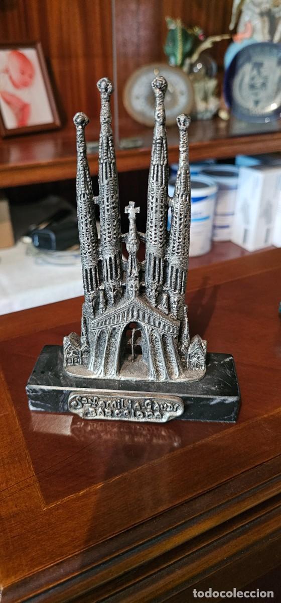 Otros Objetos de Arte: Preciosa replica Sagrada Familia de Gaudi
