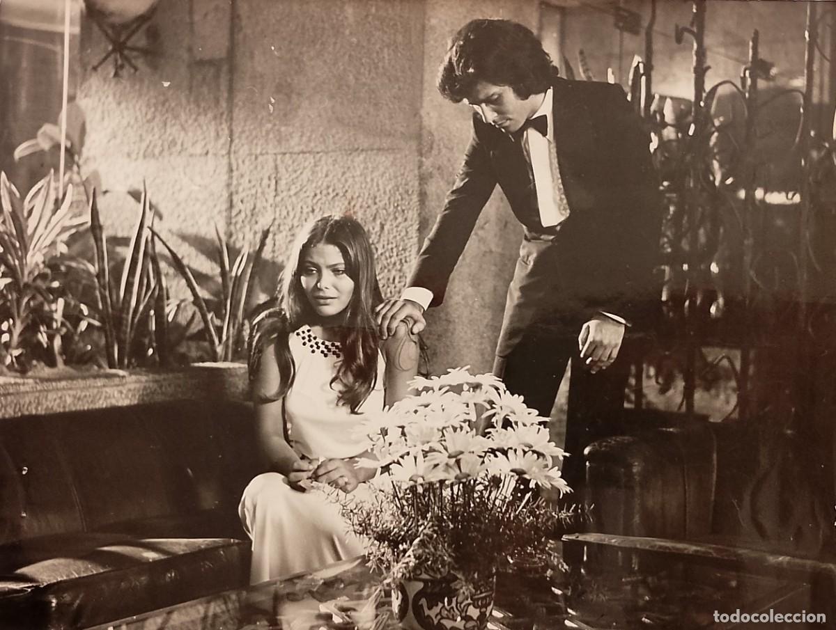 Otros Objetos de Arte: FOTOGRAFIA DE 18X24 LA JOVEN CASADA DE MARIO CAMUS CON ORNELA MUTTI Y SANCHO GRACIA