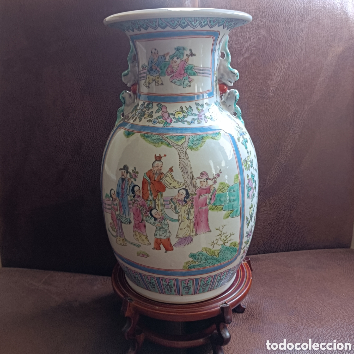 Otros Objetos de Arte: Jarron de porcelana motivos chinos pintado a mano