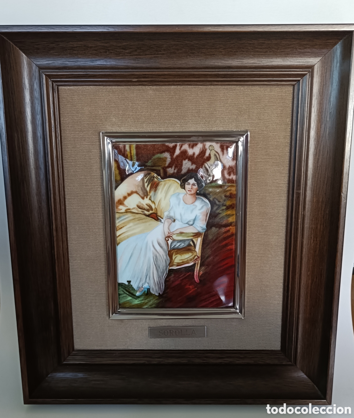 Otros Objetos de Arte: Cuadro Esmalte &rdquo;Clotilde sentada en un sof&aacute;&rdquo; de Sorolla (37x32 cm)
