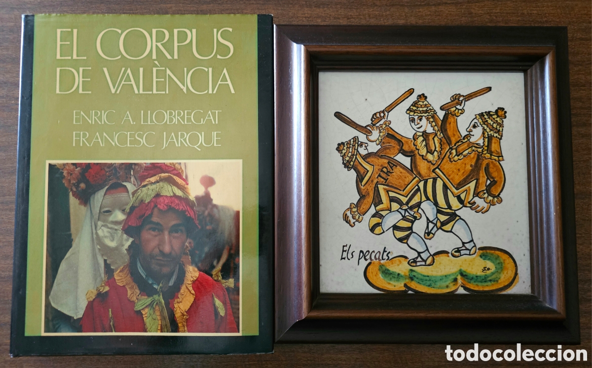 Otros Objetos de Arte: Libro y azulejo Corpus Christi Valencia