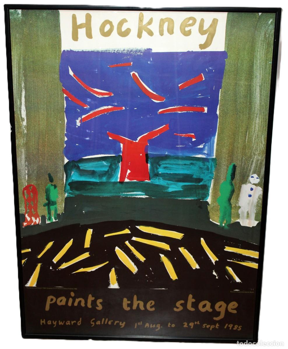 Otros Objetos de Arte: DAVID HOCKNEY (1937-2026) IMPORTANTE POSTER DEL A&Ntilde;O 1985 PARA LA EXPOSICION PAINTS THE STAGE.