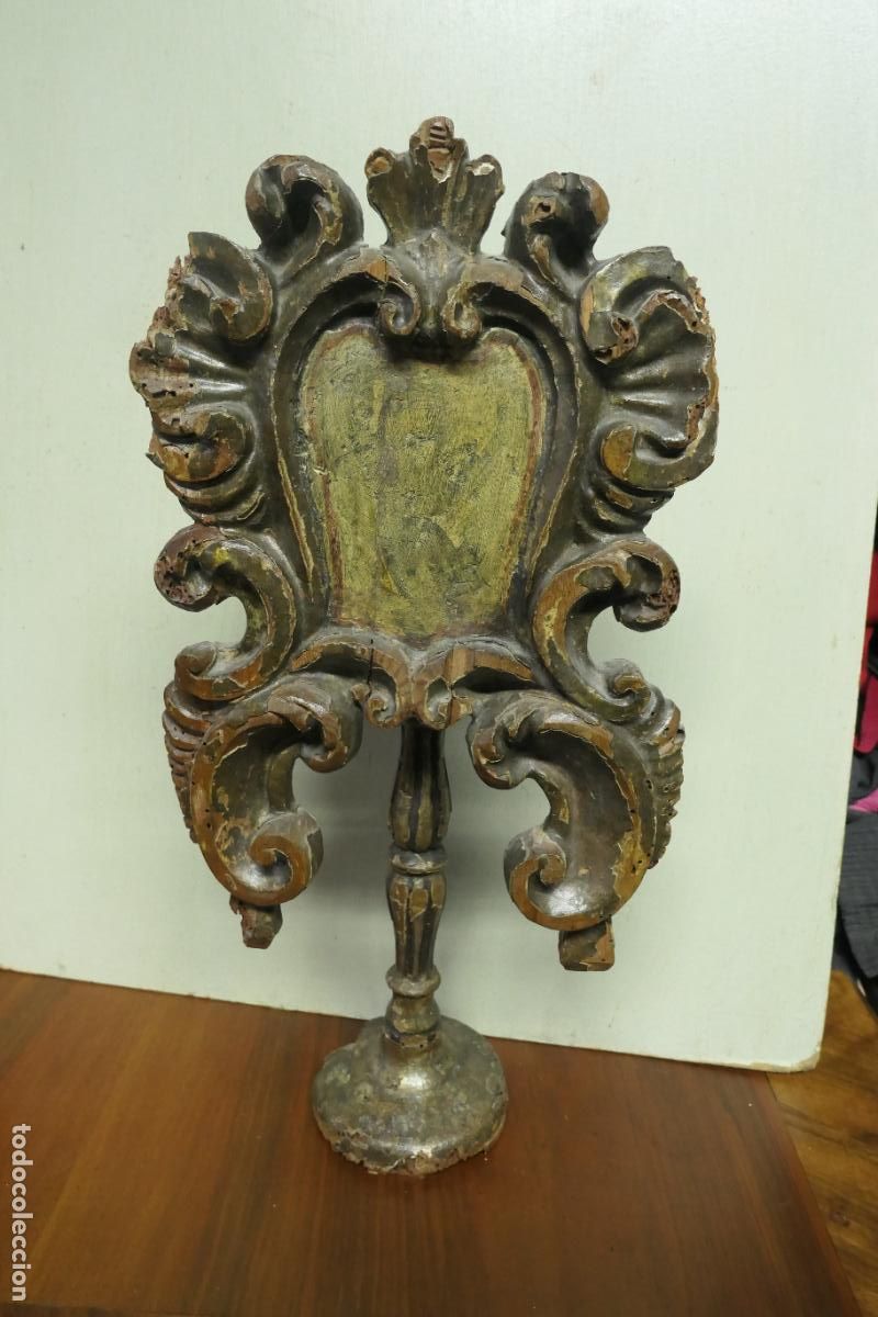 Otros Objetos de Arte: Soporte reliquia, relicario. Talla madera policromada