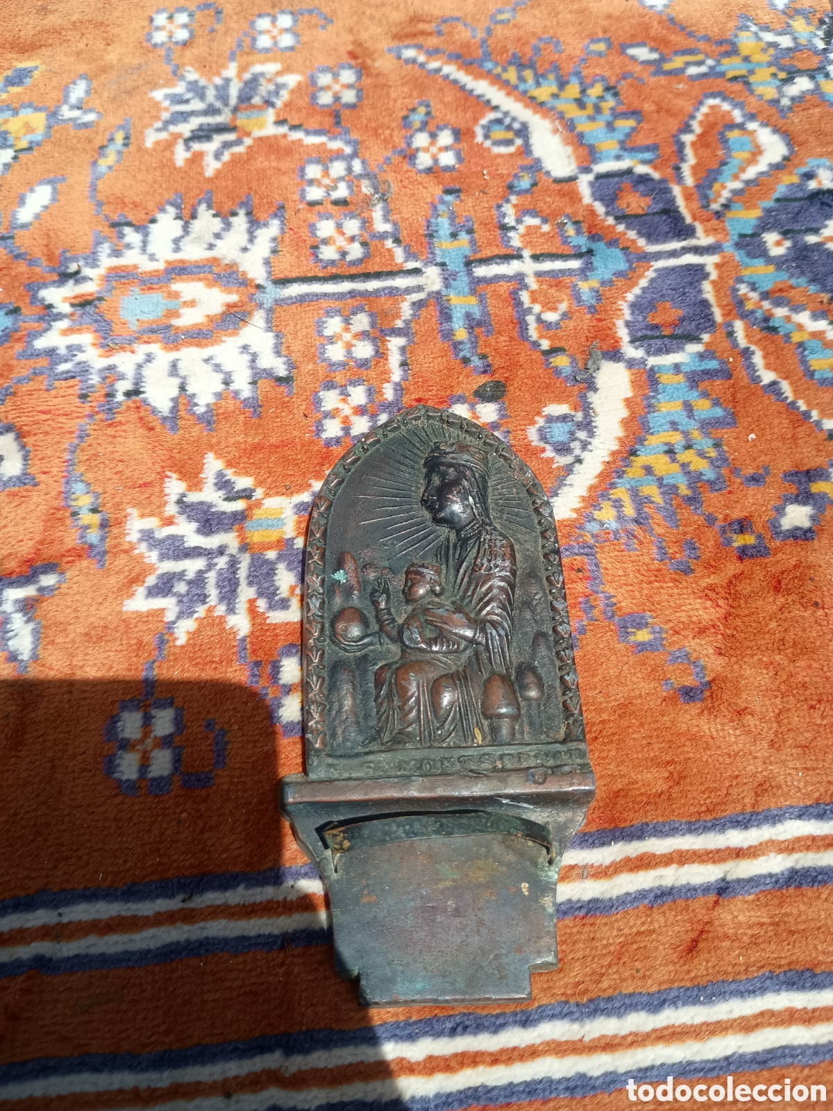 Otros Objetos de Arte: Placa virgen Monserrat