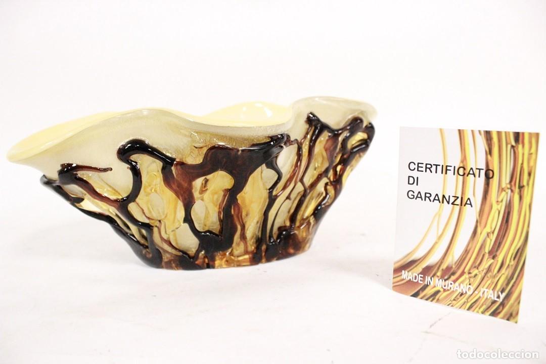 Otros objetos de arte: CENTRO DE MESA DE VIDRIO DE MURANO BEIGE FIRMADO POR SERGIO COSTANTINI