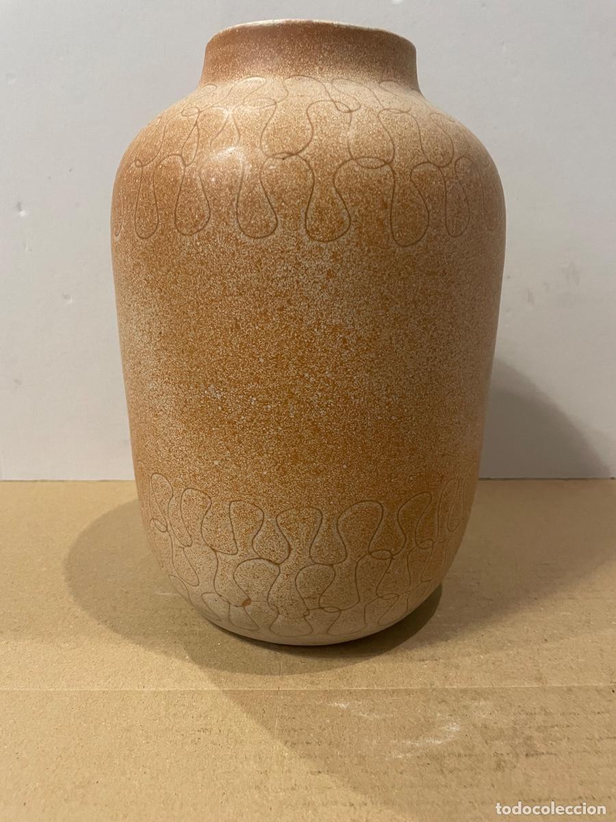 Otros objetos de arte: FRANCESC FERRANDO - ANTIGUO JARR&Oacute;N 1971 TAMPON Y FIRMA DEL CERAMISTA FERRANDO 11/71 - 26X18 CM.