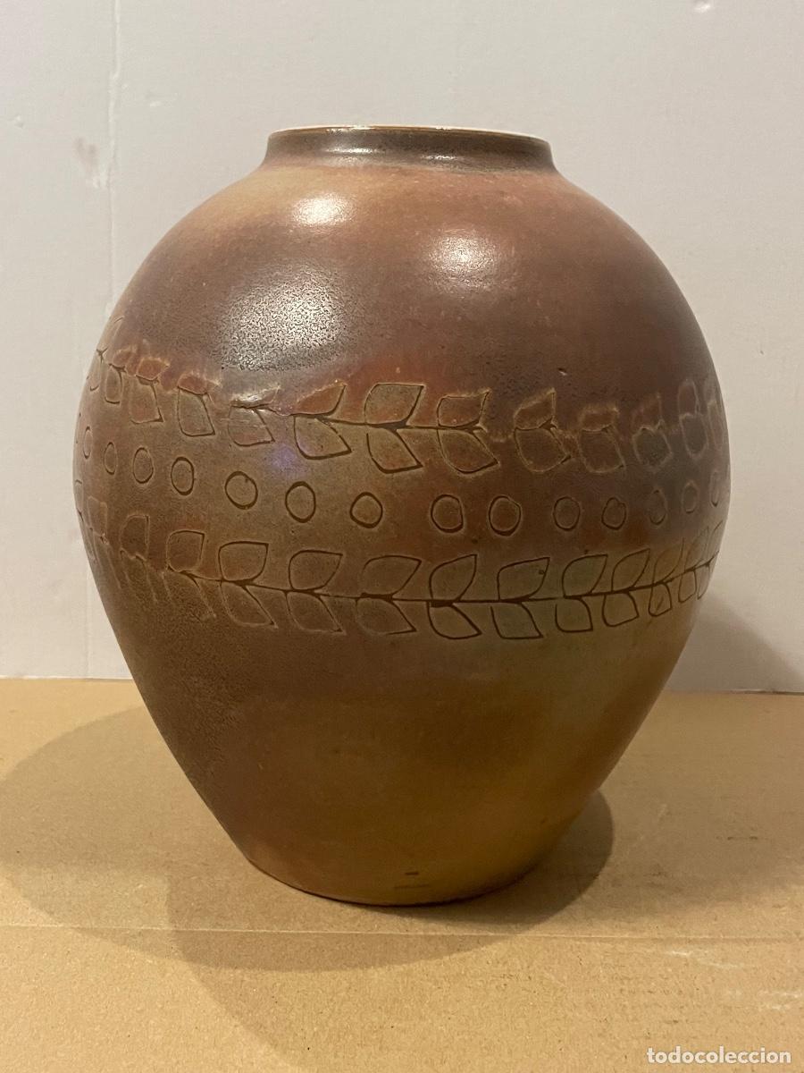 Otros objetos de arte: ANTIGUO JARR&Oacute;N CERAMICA A&Ntilde;OS 70 TAMPON CERAMISTA EN LA BASE - 24X23 CM.