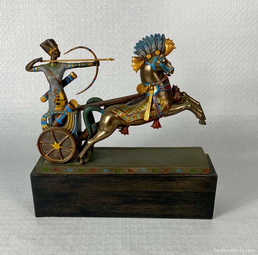 Otros objetos de arte: Reproducci&oacute;n art&iacute;stica del Fara&oacute;n joven Tutankam&oacute;n Antiguo Egipto 28x28cm