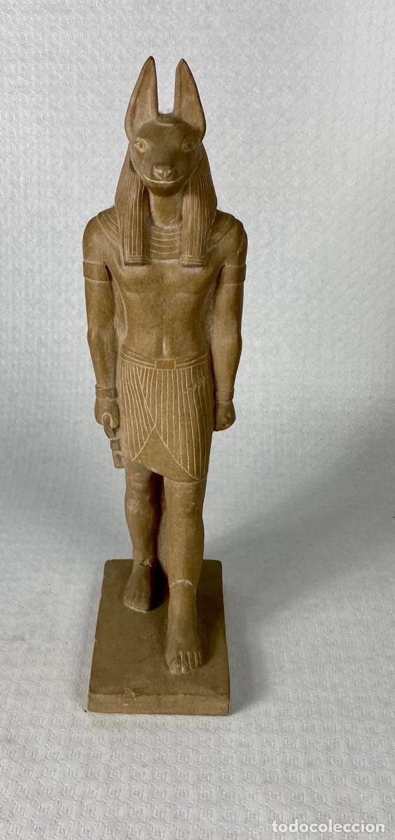 Otros objetos de arte: Reproducci&oacute;n art&iacute;stica del Di&oacute;s Anubis Antiguo Egipto 35x13cm