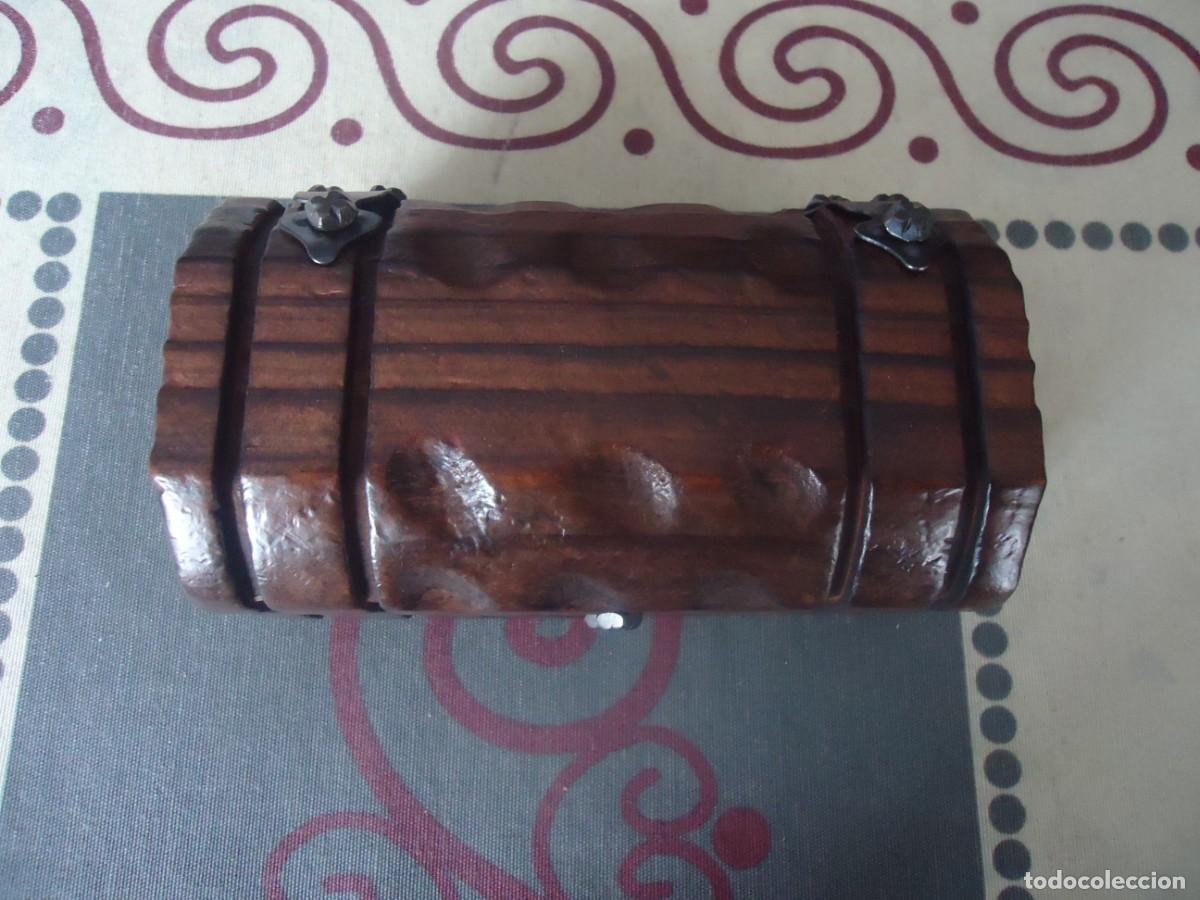 Otros objetos de arte: CAJA DE TOLEDO EN MADERA
