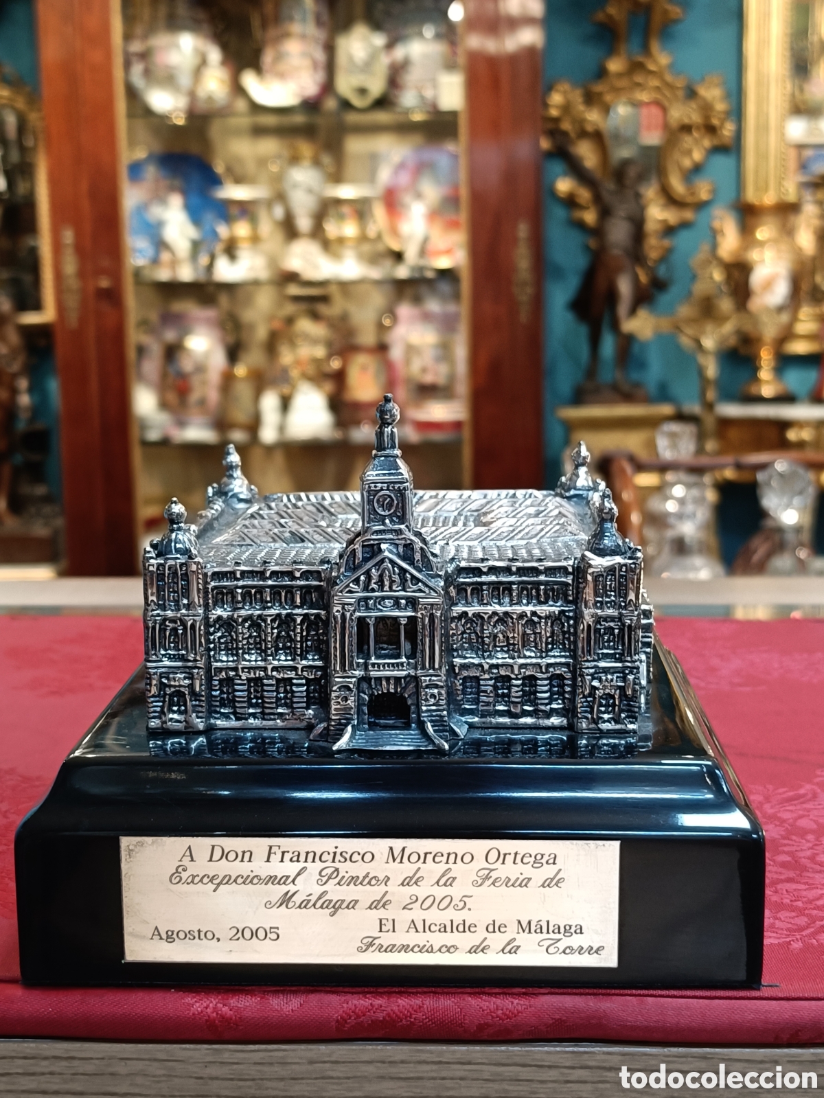 Otros objetos de arte: ENTREGA DE PREMIO A DON FRANCISCO MORENO ORTEGA PINTOR MALAGUE&Ntilde;O, PINTOR DE LA FERIA DE M&Aacute;LAGA 2005