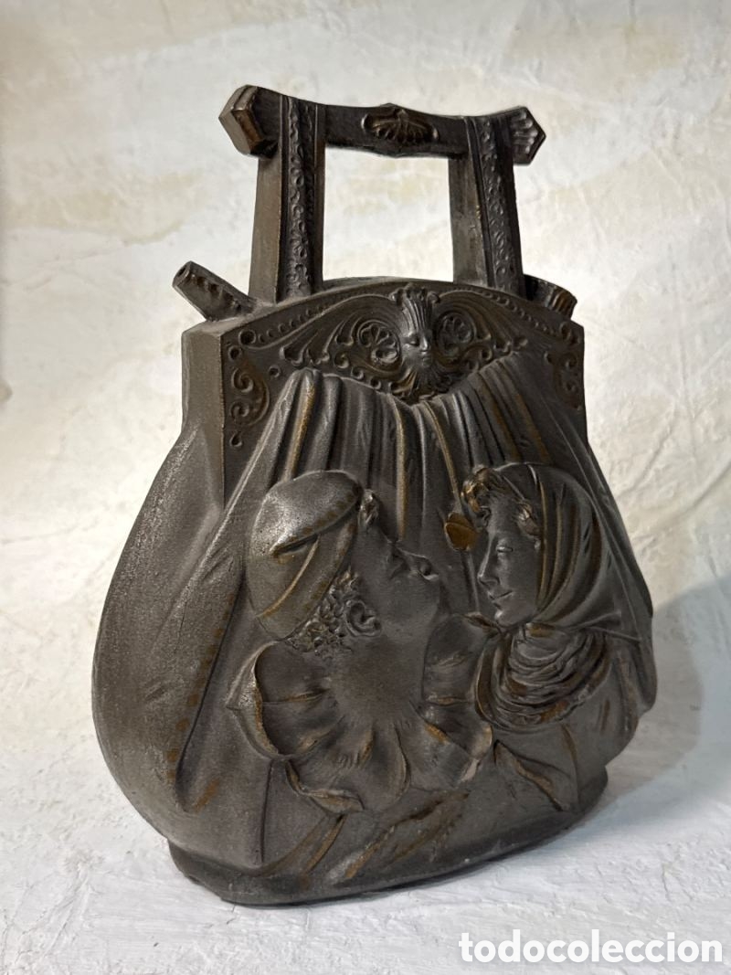 Otros objetos de arte: Antiguo Botijo Catal&aacute;n Modernista de Cer&aacute;mica