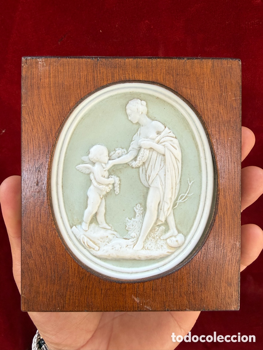 Otros objetos de arte: Antiguo cuadro porcelana biscuit,posible Jasperware