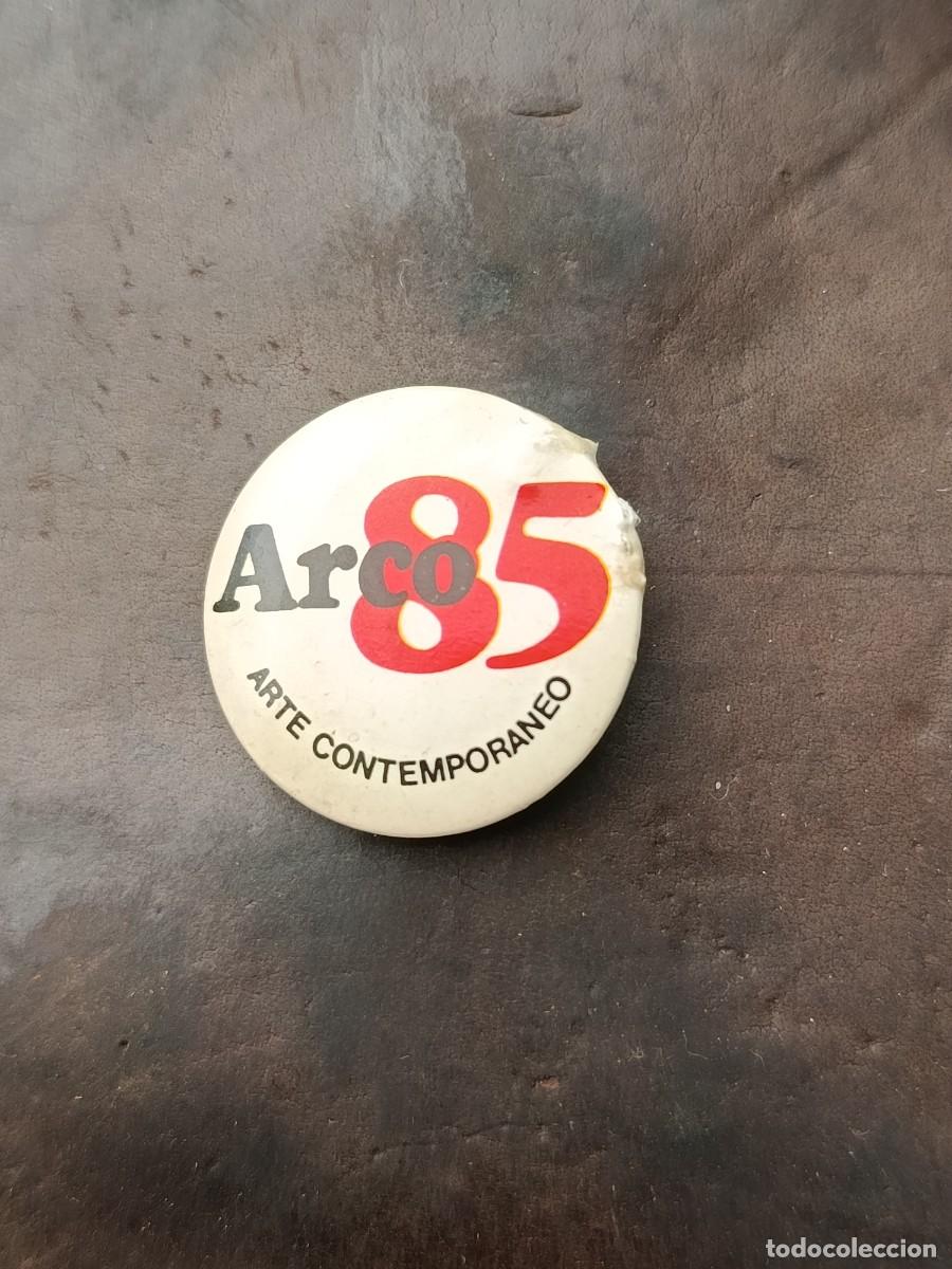 Otros objetos de arte: Rar&iacute;sima chapa original del festival de arte contempor&aacute;neo ARCO de 1985