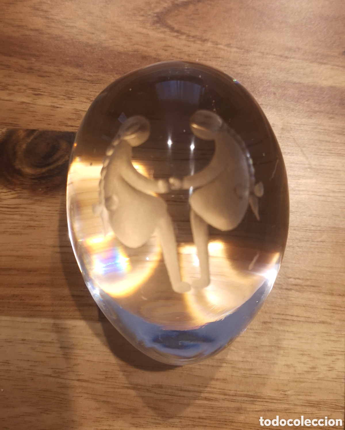 Otros objetos de arte: Huevo cristal tallado g&eacute;minis pisapapel.