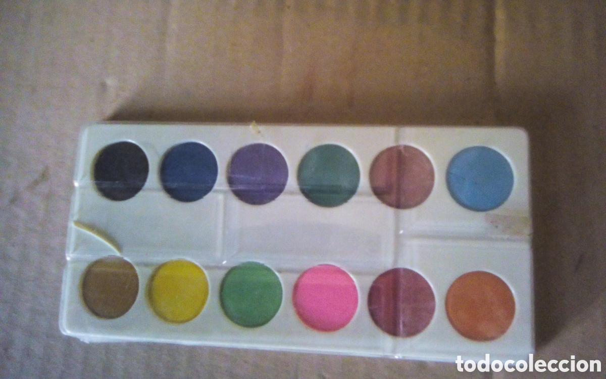 Otros objetos de arte: Estuche con acuarelas de varios colores. Mide 17 cm., sin usar.