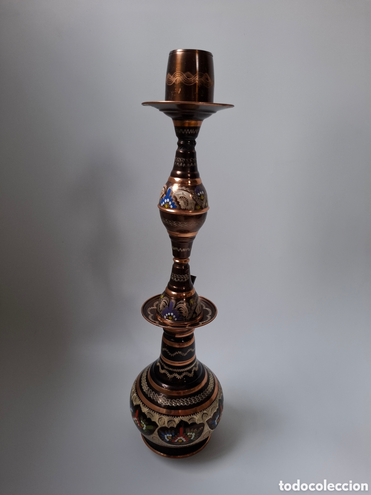 Otros objetos de arte: Cachimba artesanal de metal grabado y esmaltado
