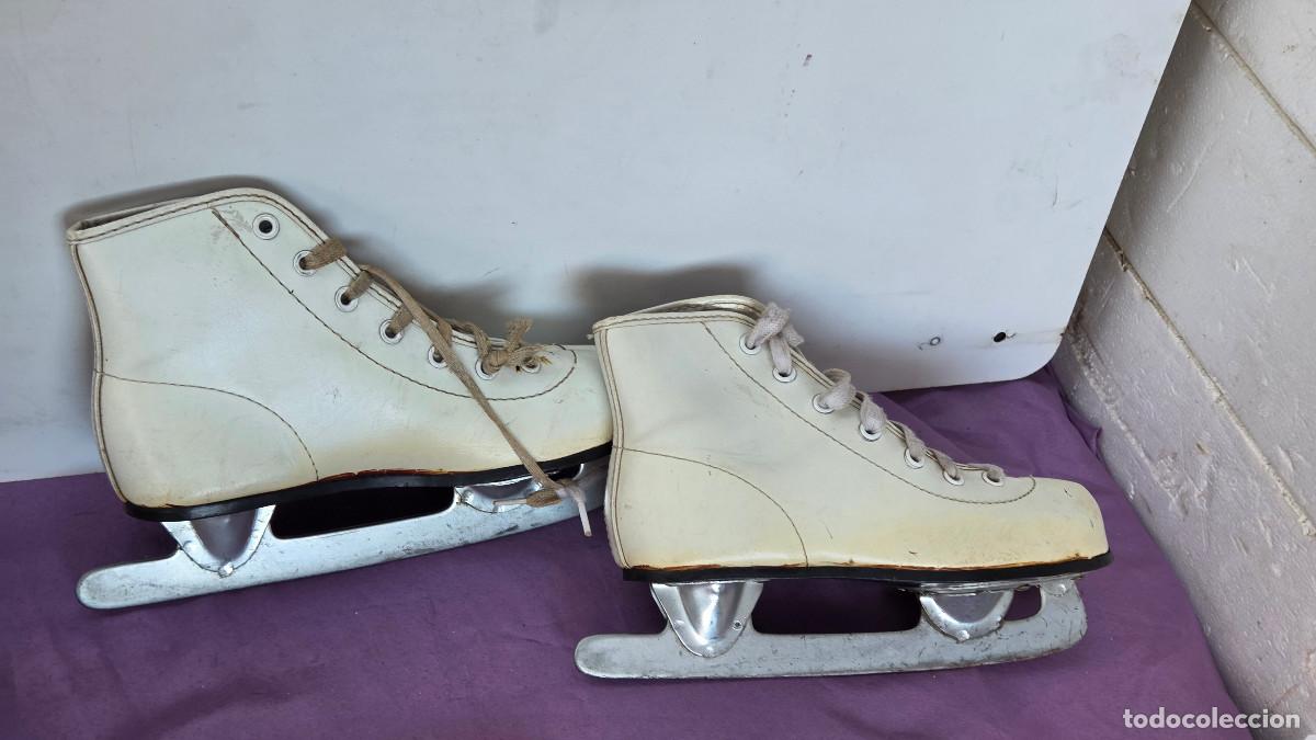 Otros objetos de arte: botas de patinar en hielo