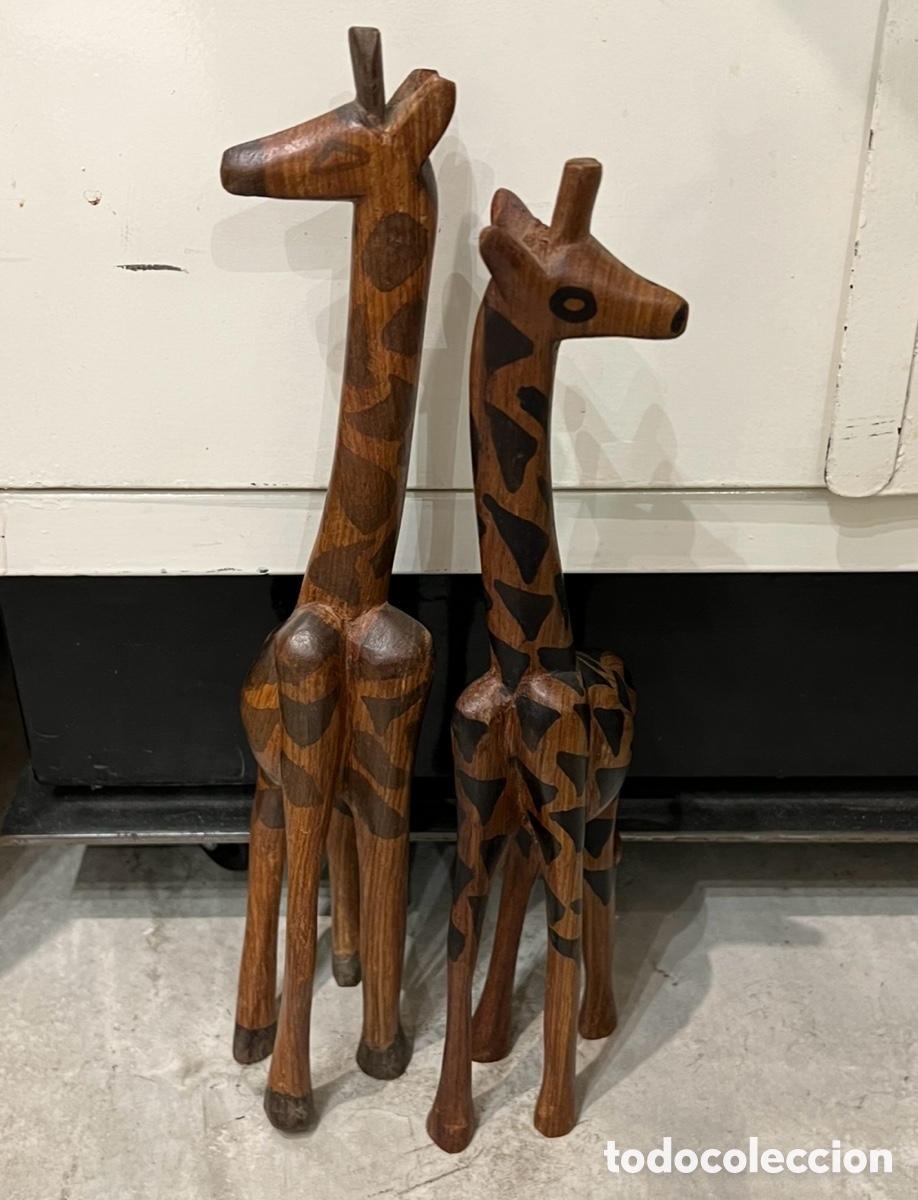 Otros objetos de arte: Figuras de madera. Jirafas (2). Pintadas y hechas a mano. Kenia.