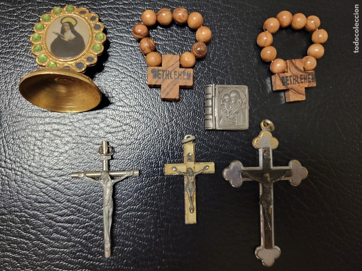 Other art objects: Lote 12 objetos religiosos.