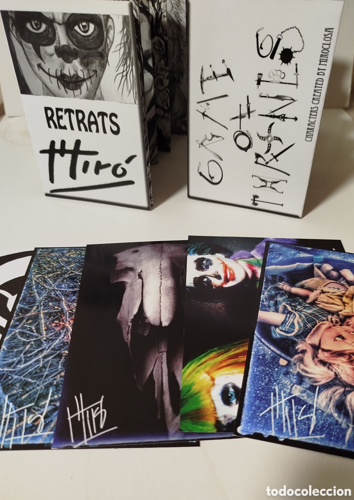 Otros objetos de arte: 2 Cat&aacute;logos de artista+ 5 postales