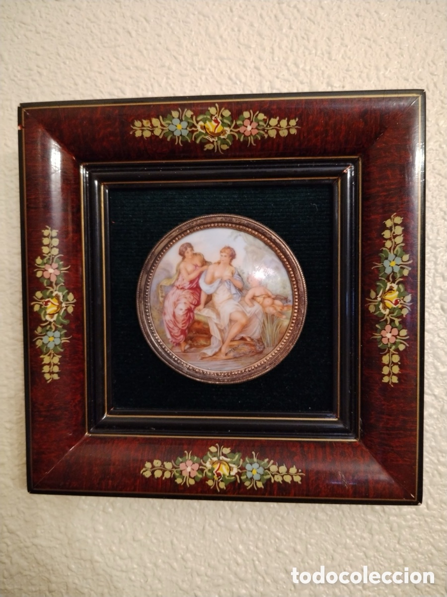 Otros objetos de arte: Miniatura/placa oval de escena mitol&oacute;gica con marco floral decorado