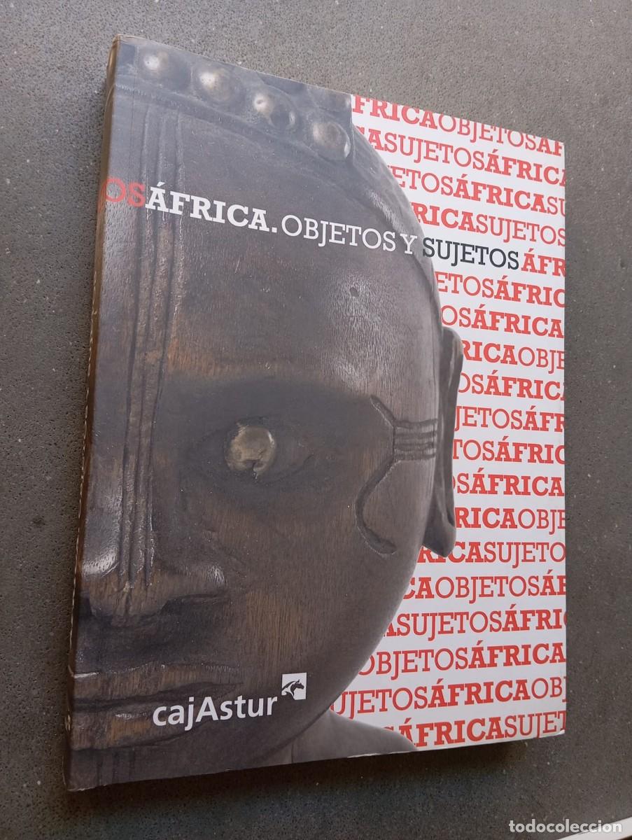 Otros objetos de arte: &Aacute;frica. Objetos y sujetos / Francisco de Santos Moro y Salvador Nadales (Comisarios) /Cajastur, 2010