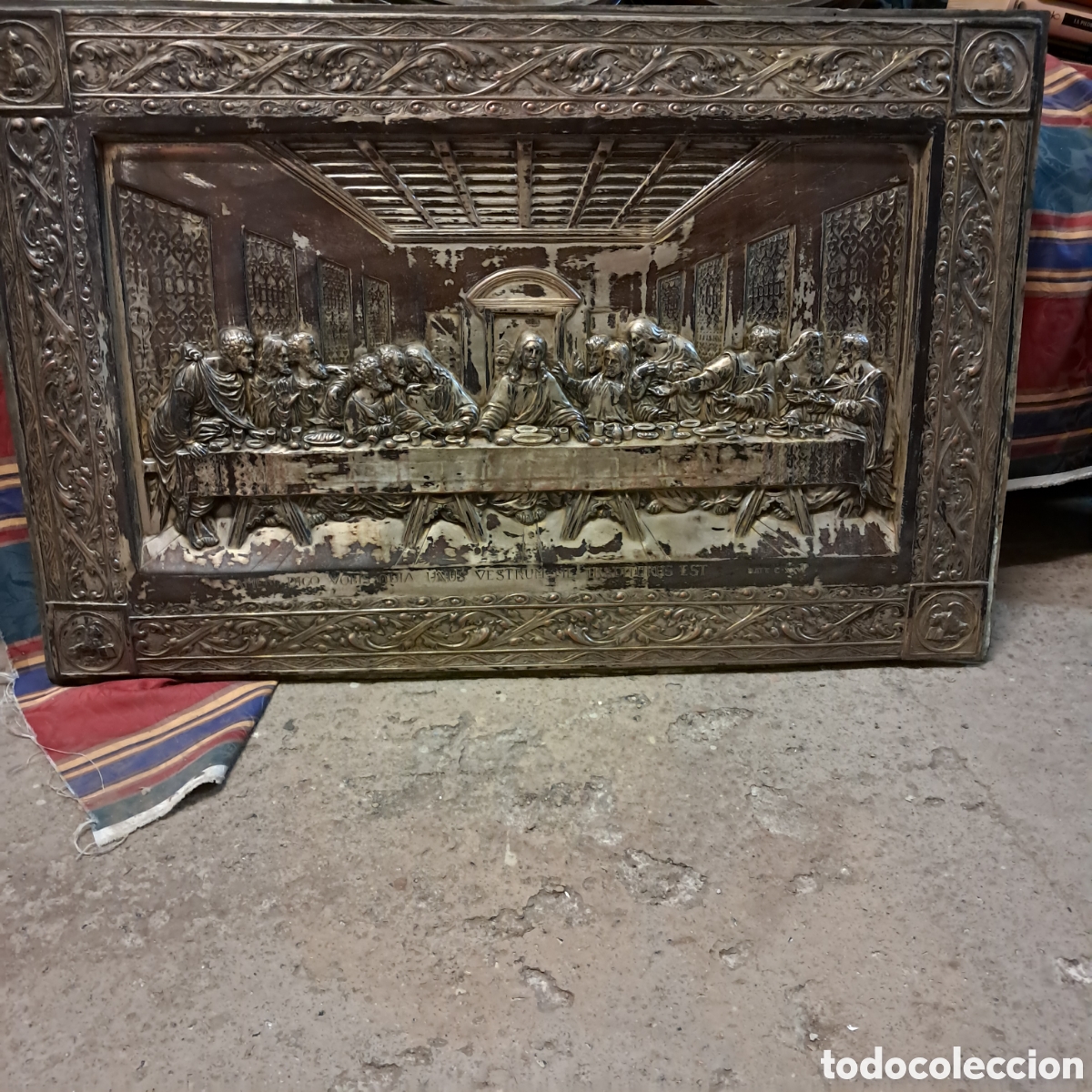 Otros objetos de arte: ANTIGUO RELIEVE DE ORFEBRERIA DE LA ULTIMA CENA - 85 x 55 cm