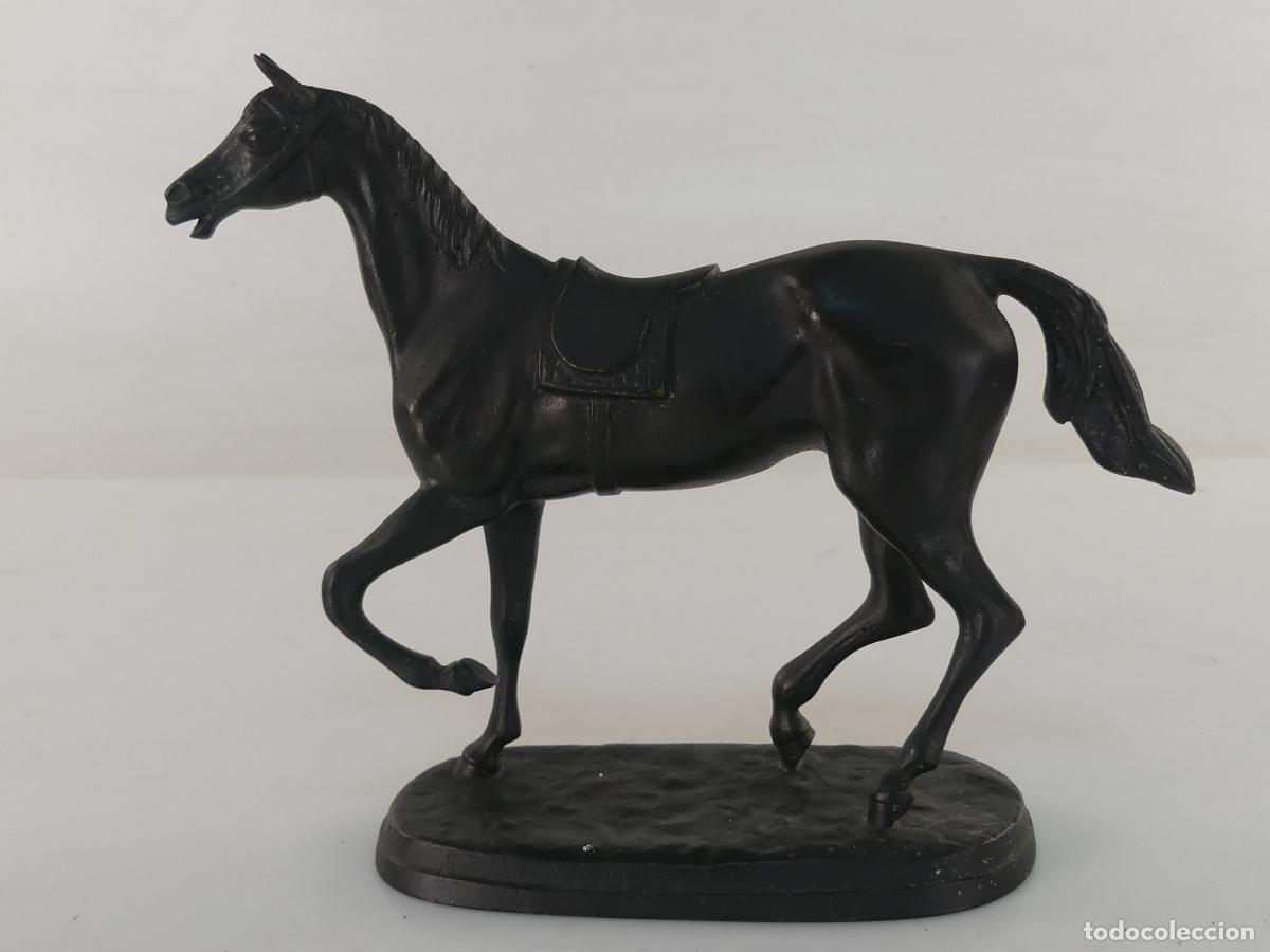 Andere Kunstgegenst&auml;nde: FIGURA ESCULTURA DE UN CABALLO DE METAL