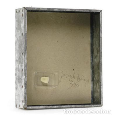 Otros objetos de arte: Joseph Beuys: Fingernail Impresion in Hardened Butter / Wax - 1971