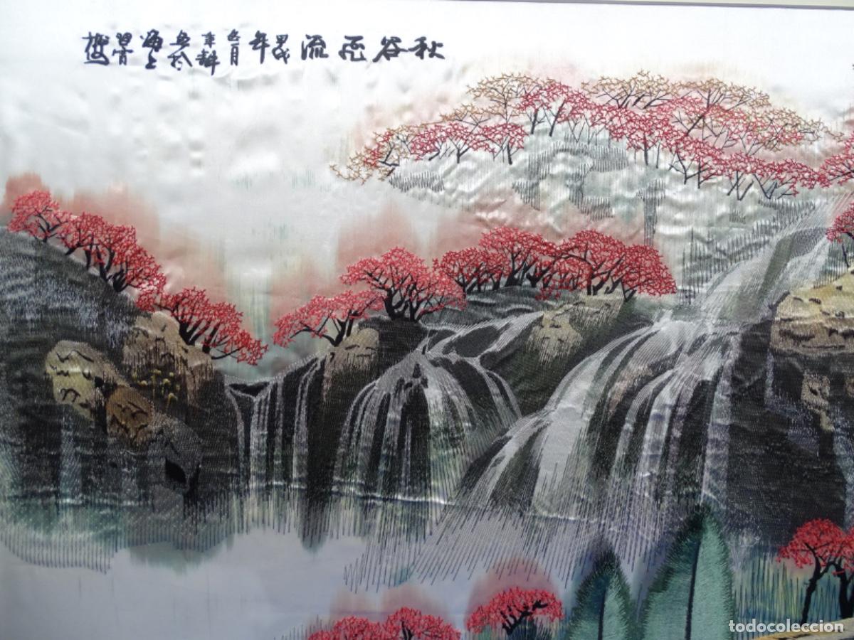 Otros objetos de arte: GRAN CUADRO EN SEDA CHINO BIEN ENMARCADO. - Foto 2