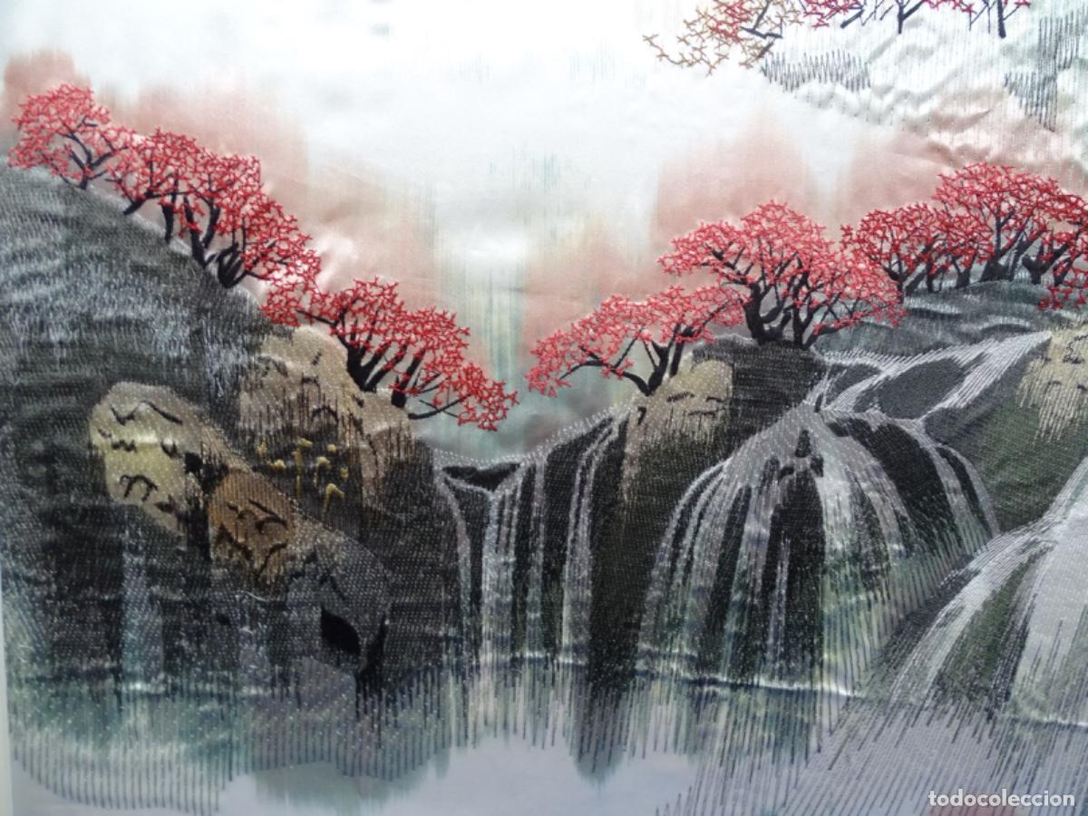 Otros objetos de arte: GRAN CUADRO EN SEDA CHINO BIEN ENMARCADO. - Foto 4